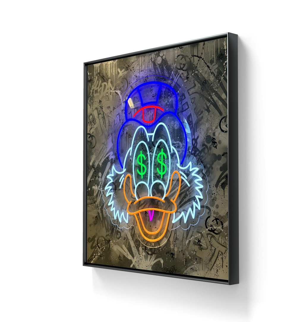 Kunstverket "all eyes on me" leveres ferdig innrammet med sort ramme. 