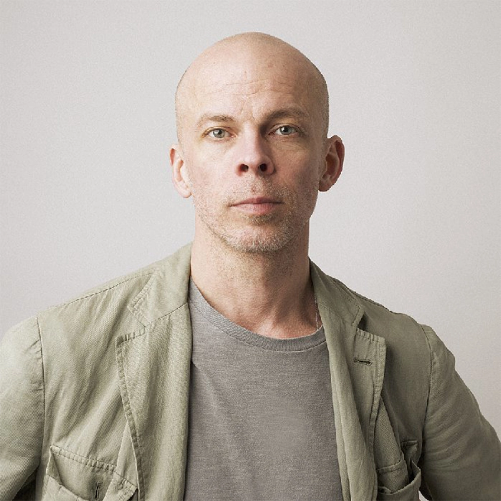 Dag Knudsen er en norsk fotograf basert i Oslo