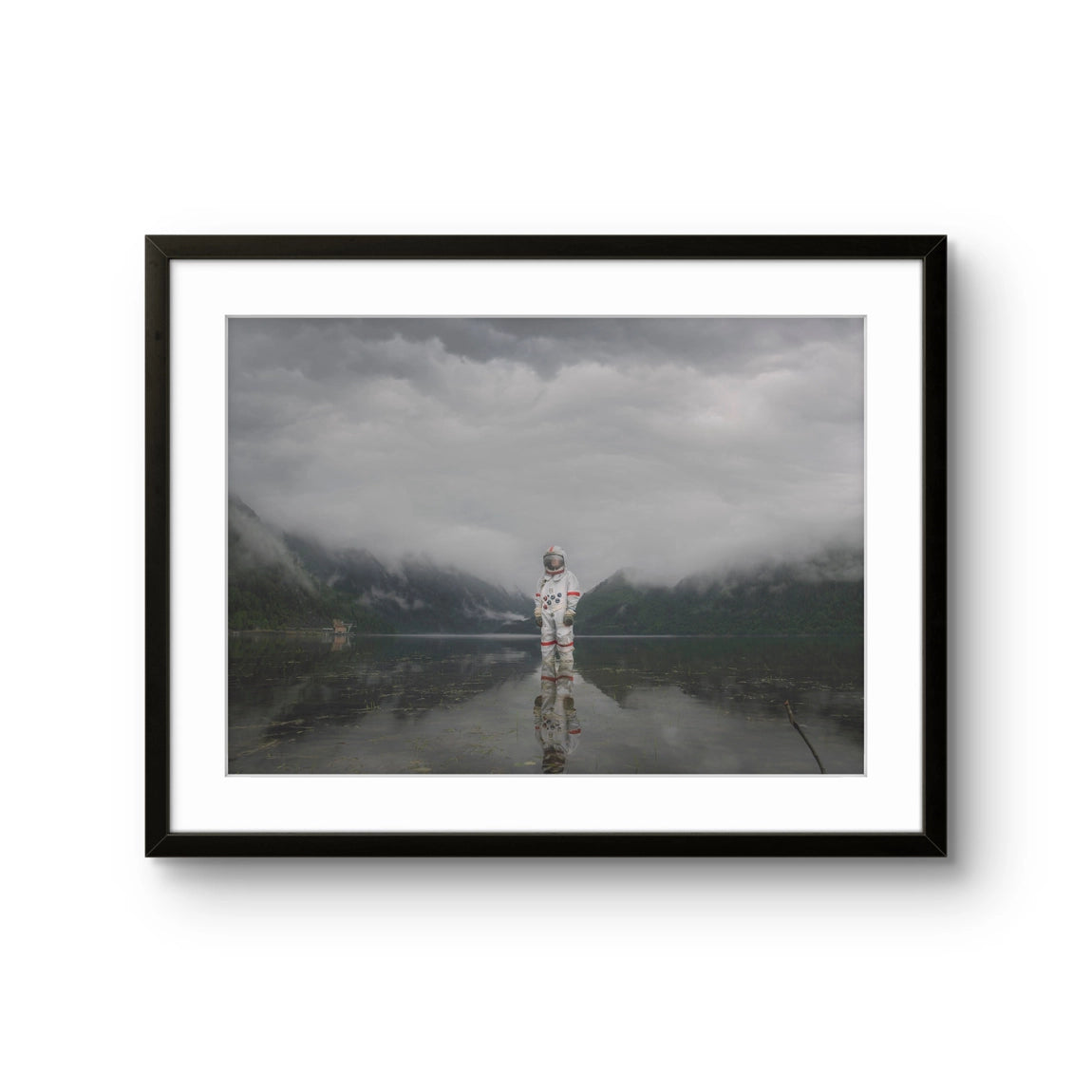 Fine art fotokunsttrykket "Dalen" av den norske fotografen Ole Marius Jørgensen, signert og nummerert i et begrenset opplag