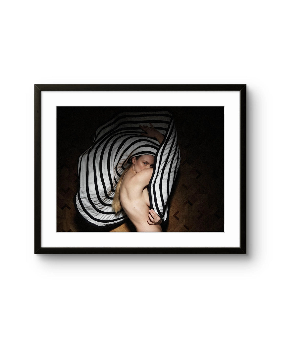 Fine art fotokunsttrykket "Entheogen VII" av den norske fotografen Dag Knudsen, signert og nummerert i et begrenset opplag.