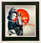 Kunsttrykket "Geisha" leveres ferdig innrammet med hvit ramme, kunstglass og dobbel passepartout