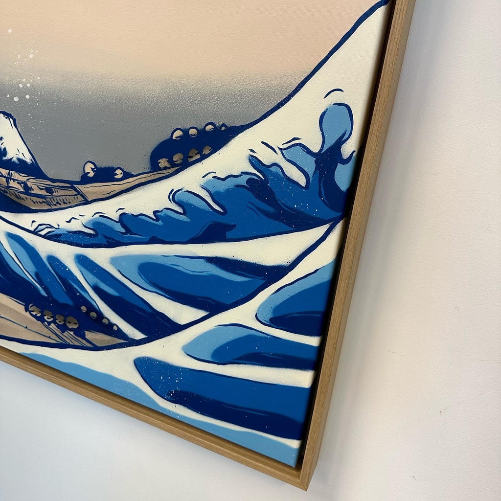 The Greate Wave of Kanagawa leveres ferdig innrammet med ramme i lys eik. 