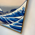 The Greate Wave of Kanagawa leveres ferdig innrammet med ramme i lys eik. 