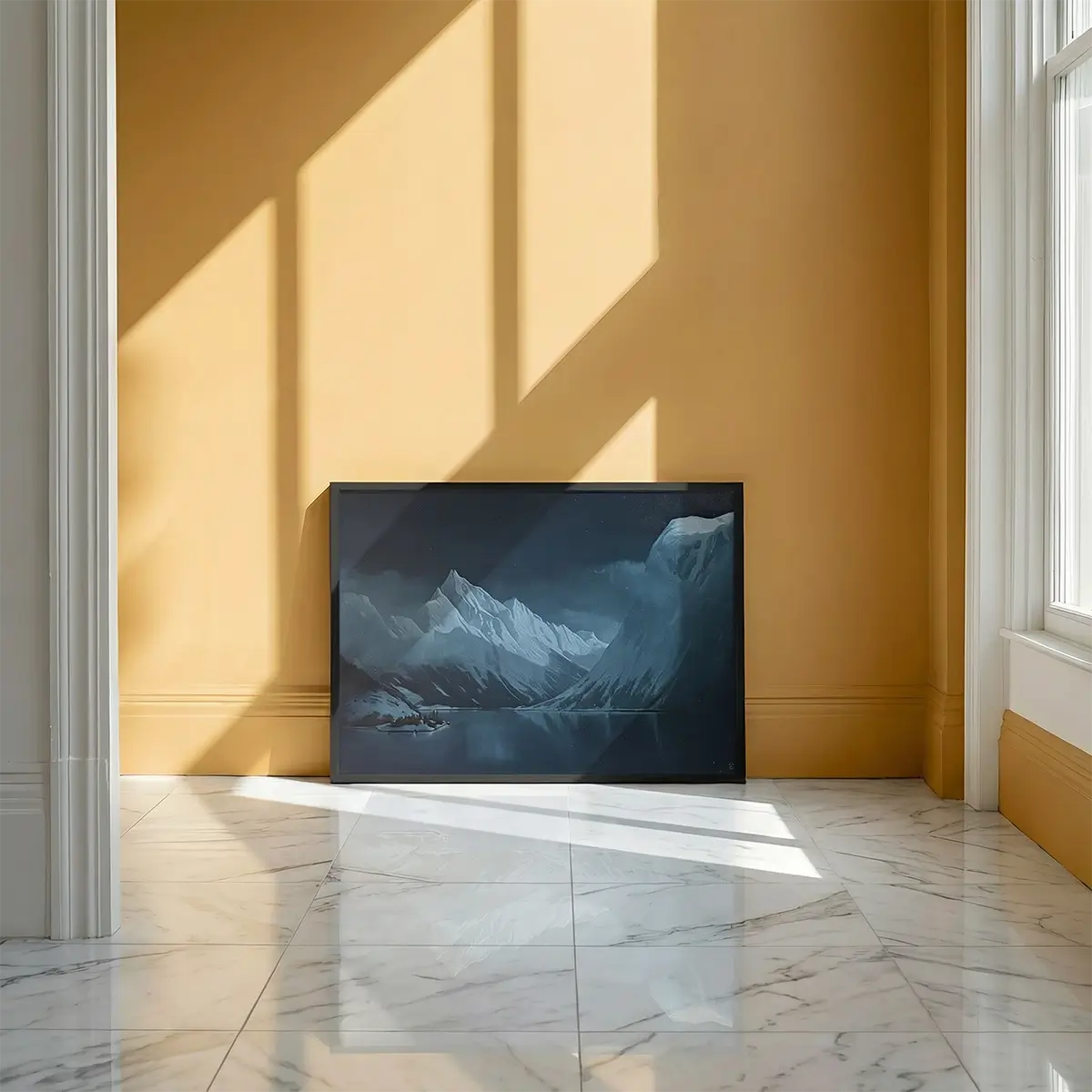 Maleriet "Slogen ved Hjørundfjorden" leveres med mørkbeiset ramme. 