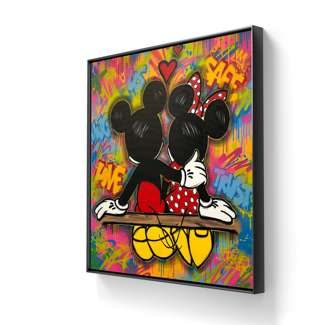 Kunstverket "In This Together" leveres med en sort ramme. 