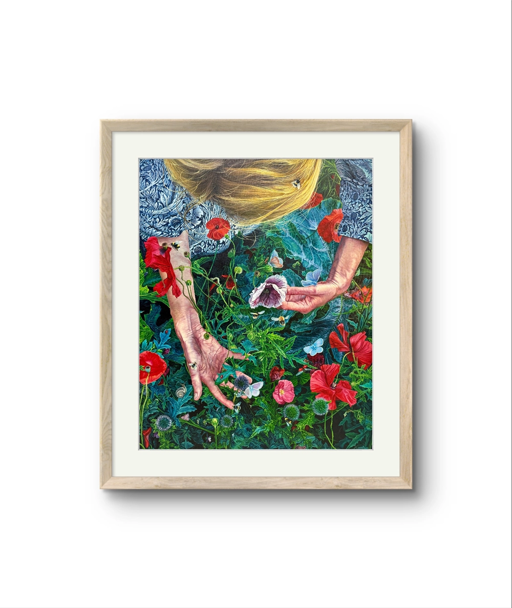 Kunstverket rammet inn med en ramme av lys eik.