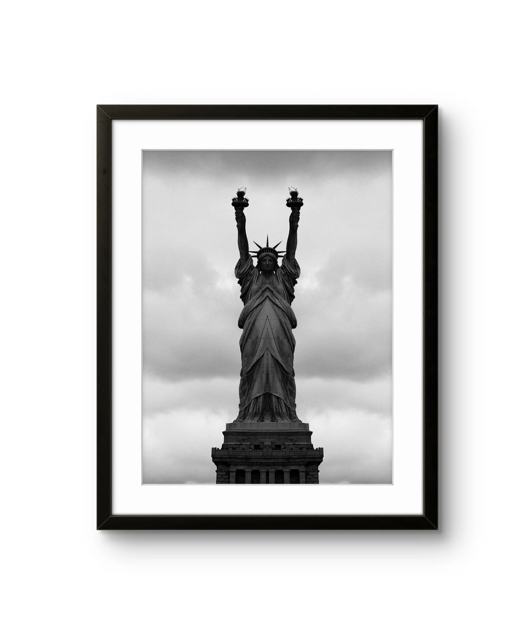 Fine art fotokunsttrykket "Liberty" av den norske fotografen Dag Knudsen, signert og nummerert i et begrenset opplag.