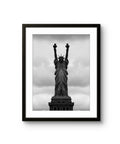 Fine art fotokunsttrykket "Liberty" av den norske fotografen Dag Knudsen, signert og nummerert i et begrenset opplag.