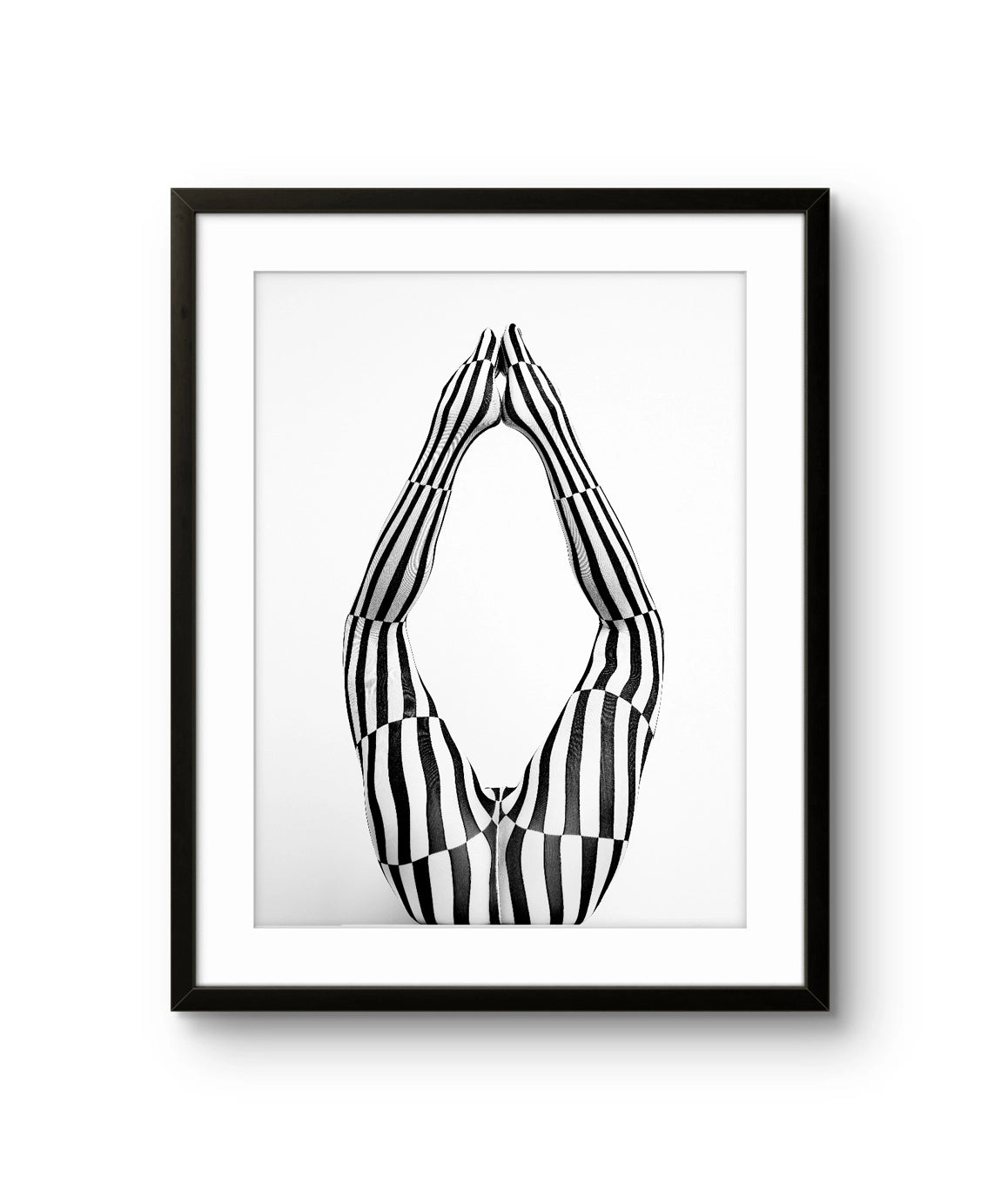 Fine art fotokunsttrykket "Pantyhose 2" av den norske fotografen Dag Knudsen, signert og nummerert i et begrenset opplag.