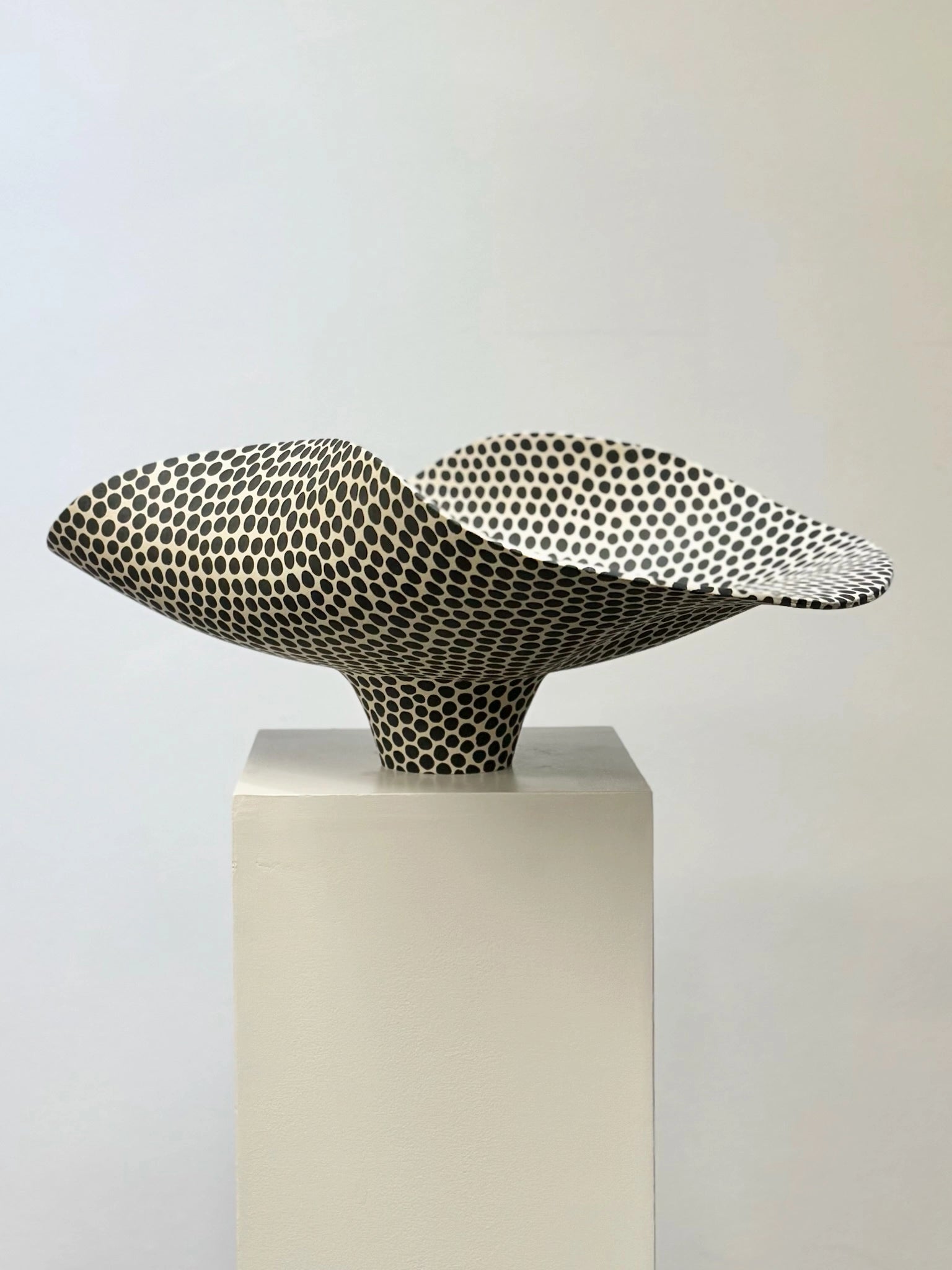 Lampen er laget av keramikker Johanne Birkeland, kjent som Jossolini.