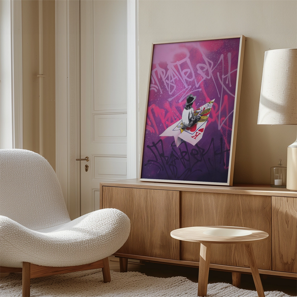 Kunstverket "Risk, rosa" leveres uten ramme, men ønsker du ramme på ditt kunstverk kan du sende oss en e-post.