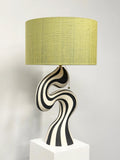 "Stripete lampe 1" av keramiker og kunstner Johanne Birkeland. Bygget og dekorert for hånd. Det finnes kun én unik "stripte lampe 1".