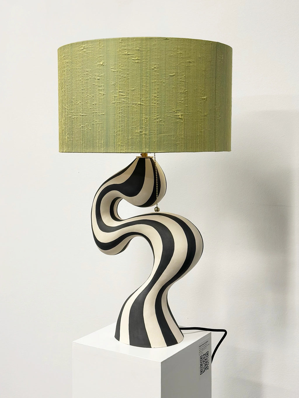 "Stripete lampe 1" er laget av keramikker Johanne Birkeland, kjent som Jossolini.