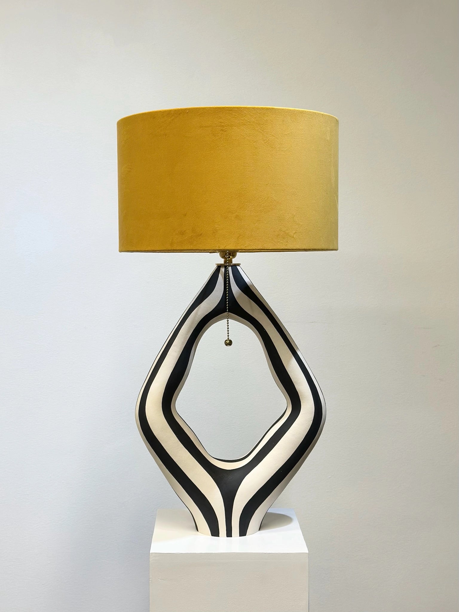 Lampen er laget av keramikker Johanne Birkeland, kjent som Jossolini.