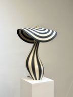 "Stripete lampe med skjerm 3" er laget av keramikker Johanne Birkeland, kjent som Jossolini.