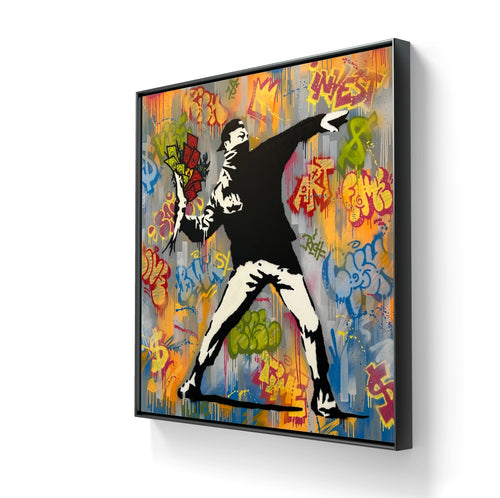 Kunstverket "Throwing Stacks" leveres ferdig innrammet med sort ramme. 