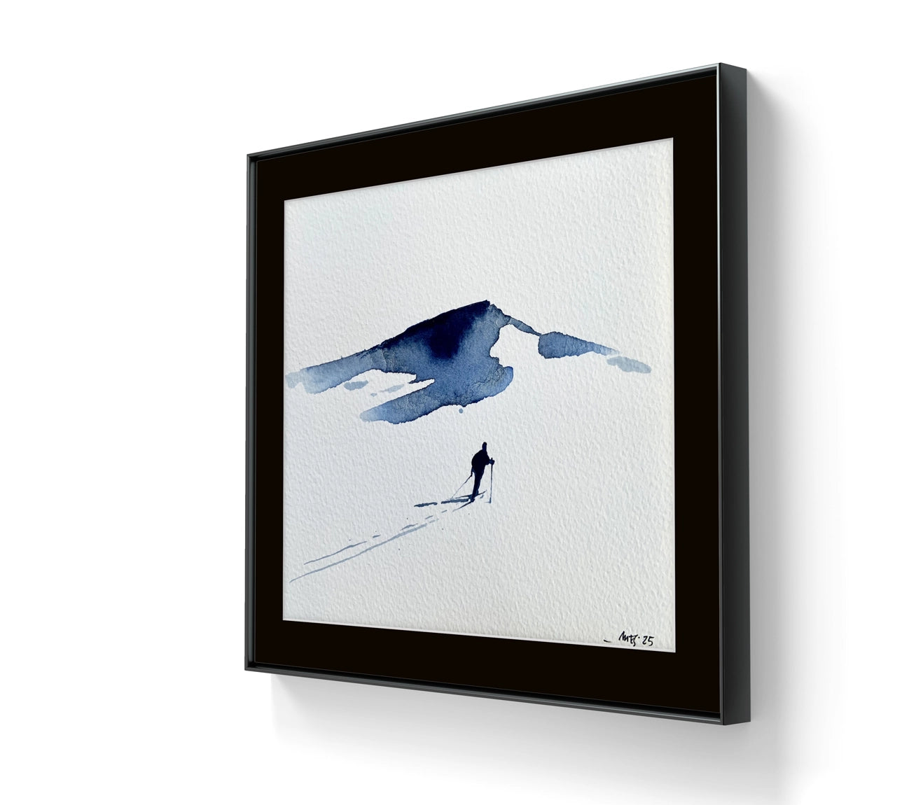 Kunstverket "Underveis 13" leveres ferdig innrammet. Innrammingen er flytende, og har en sort list, sort bakpapp og kunstglass.