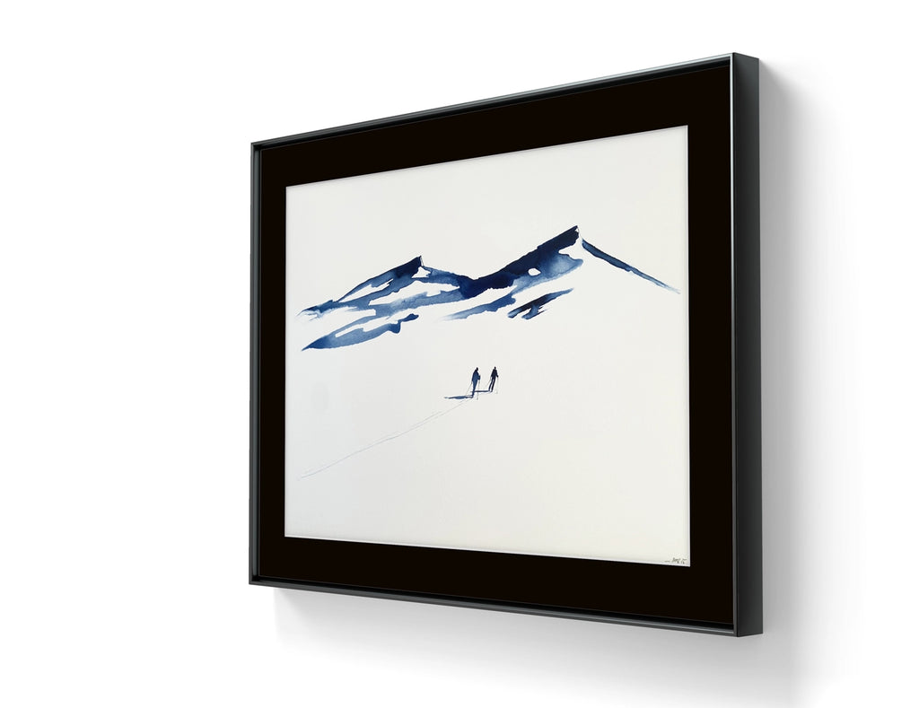 Kunstverket "Underveis 17" leveres ferdig innrammet. Innrammingen er flytende, og har en sort list, sort bakpapp og kunstglass.