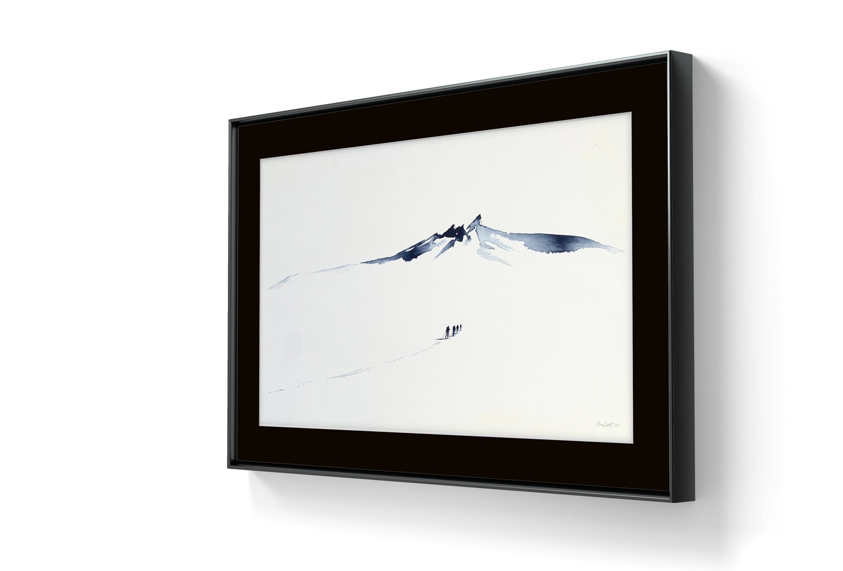 Kunstverket "Underveis 26" leveres ferdig innrammet. Innrammingen er flytende, og har en sort list, sort bakpapp og kunstglass.