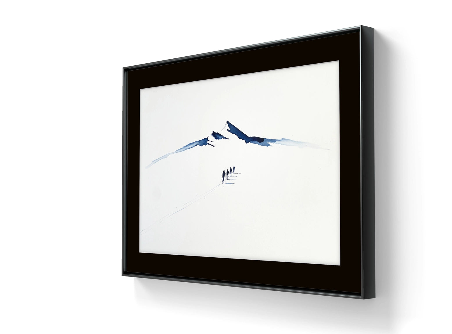 Kunstverket "Underveis 28" leveres ferdig innrammet. Innrammingen er flytende, og har en sort list, sort bakpapp og kunstglass.