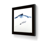 Kunstverket "Underveis 32" leveres ferdig innrammet. Innrammingen er flytende, og har en sort list, sort bakpapp og kunstglass.