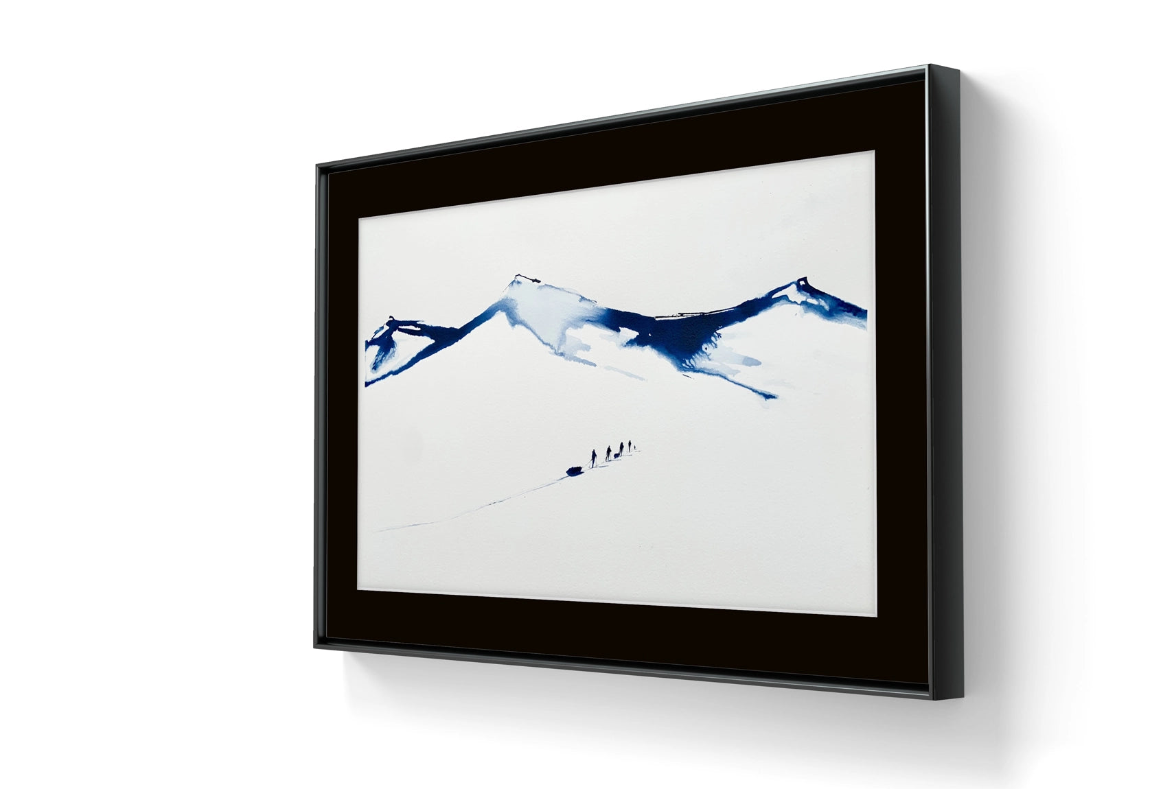 Kunstverket "Underveis 37" leveres ferdig innrammet. Innrammingen er flytende, og har en sort list, sort bakpapp og kunstglass.