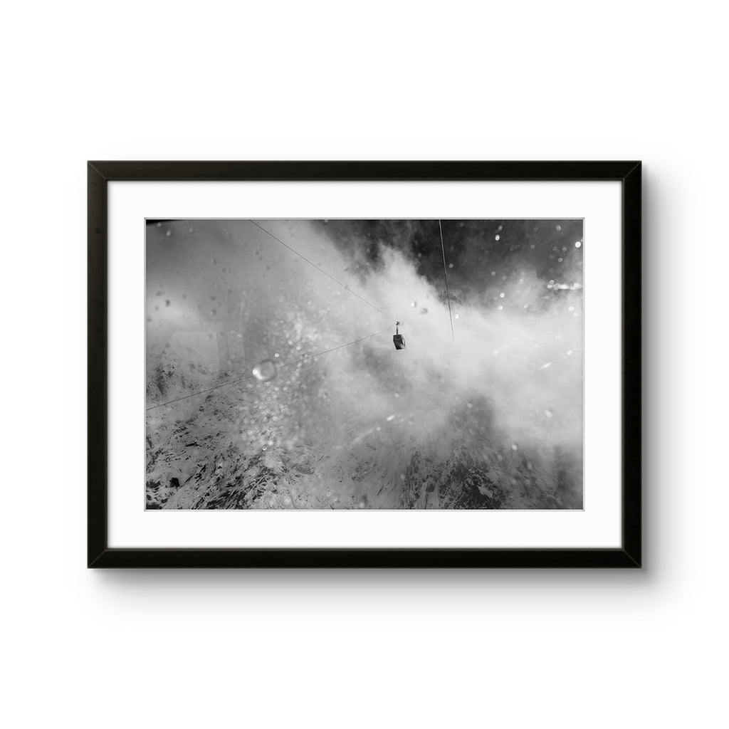 Fine art fotokunsttrykket "Up there" av den norske fotografen og eventyreren Tormod Granheim, signert og nummerert i et begrenset opplag