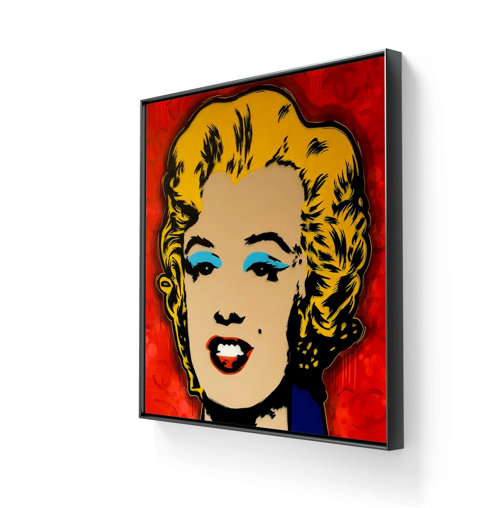 Kunstverket leveres ferdig innrammet med sort sveveramme. 