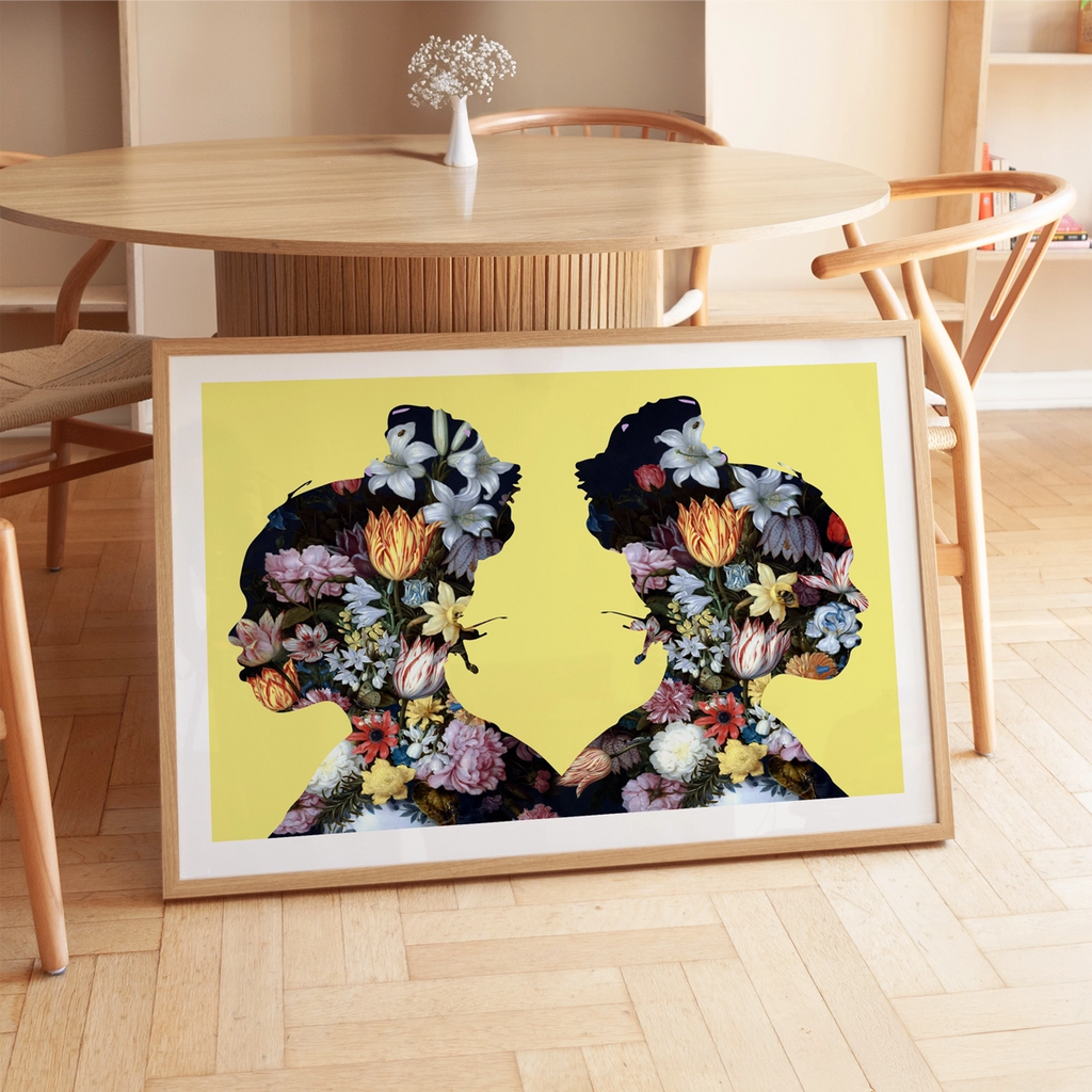 Agent-x sin Elanna, her ferdig innrammet med en ramme av eik. 