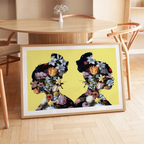 Agent-x sin Elanna, her ferdig innrammet med en ramme av eik. 