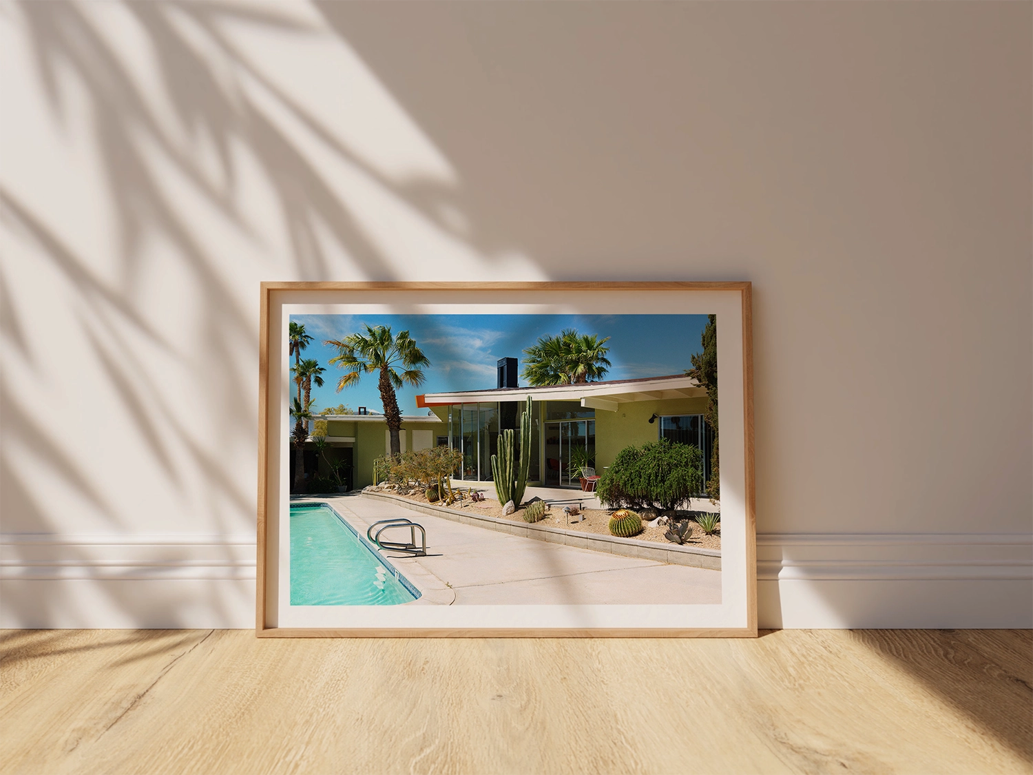 Fine art fotokunsttrykket "Cali" av den norske fotografen Dag Knudsen, signert og nummerert i et begrenset opplag.