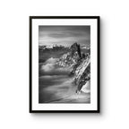 Fine art fotokunsttrykket "Dark Tower" av den norske fotografen og eventyreren Tormod Granheim, signert og nummerert i et begrenset opplag.