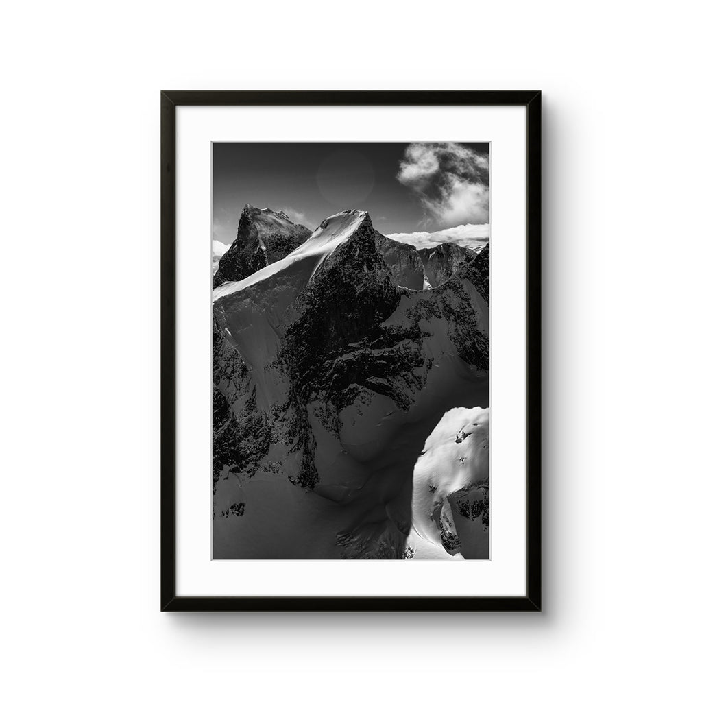 Fine art fotokunsttrykket "Fra Dyrhaugstind" av den norske fotografen og eventyreren Tormod Granheim, signert og nummerert i et begrenset opplag