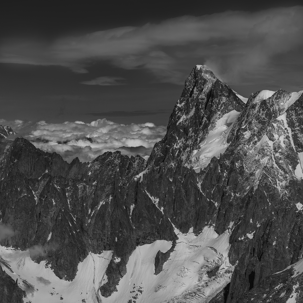 Hidden in plain sight" kommer i tre ulike størrelser på kunstpapir.