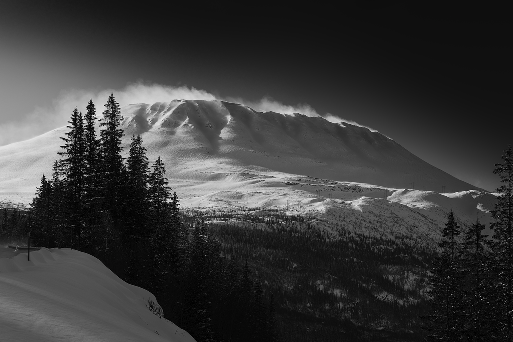 Fine art fotokunsttrykket "Just another storm" kommer i tre ulike størrelser på kunstpapir. 
