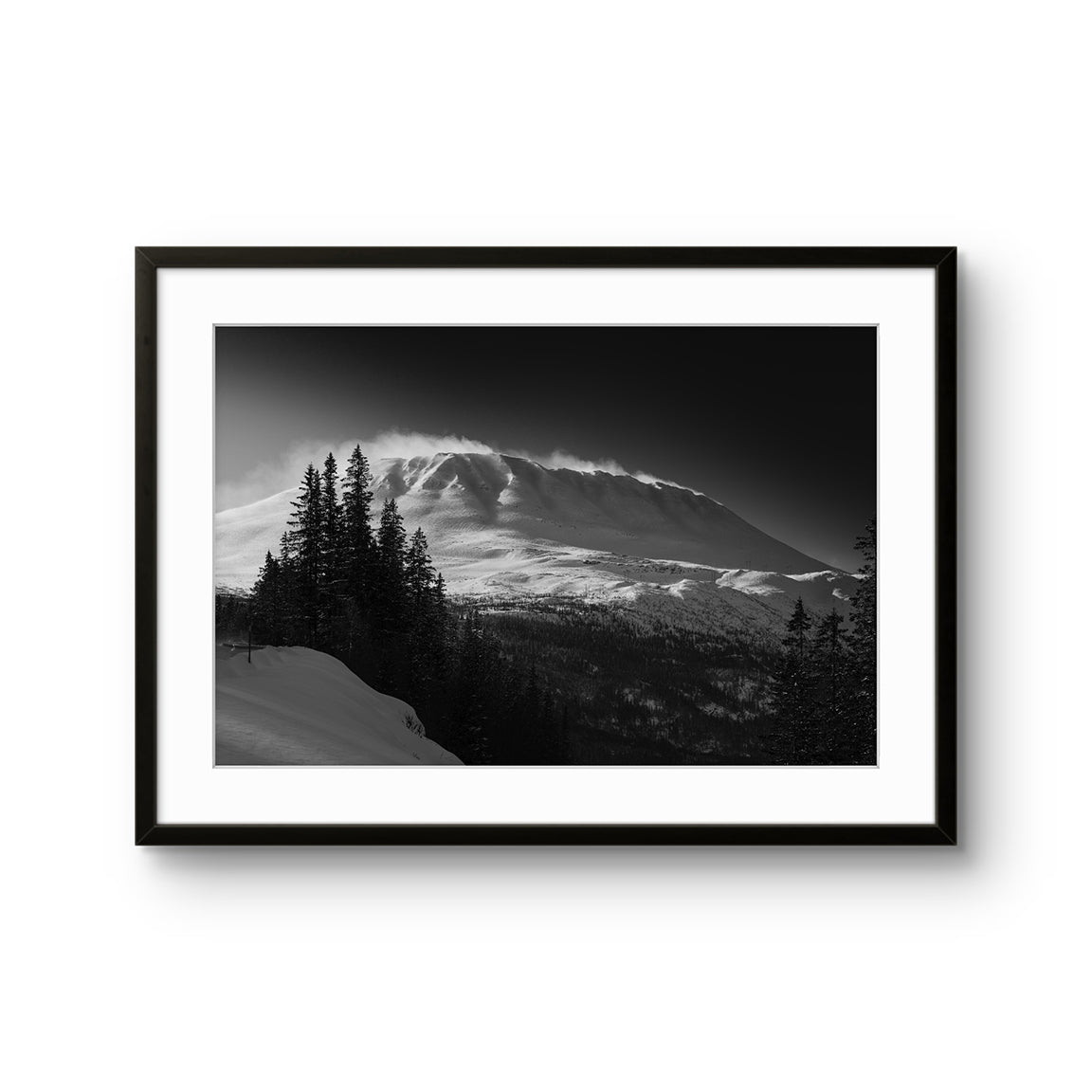 Fine art fotokunsttrykket "Just another storm" av den norske fotografen og eventyreren Tormod Granheim, signert og nummerert i et begrenset opplag.