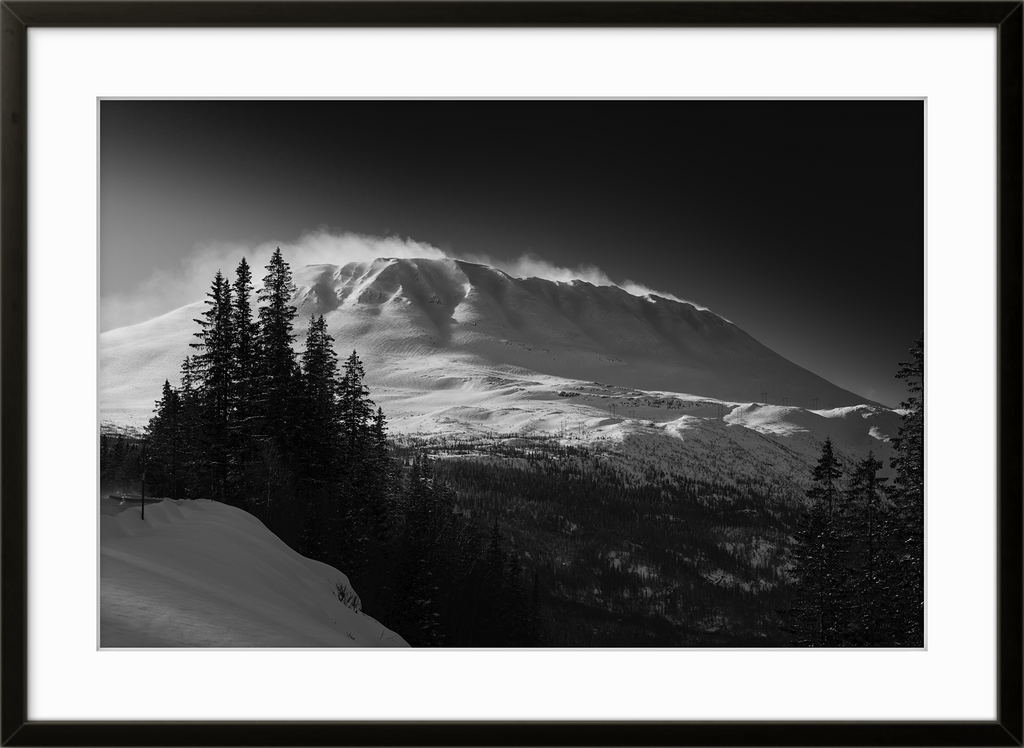 Fine art fotokunsttrykket "Just another storm" kan fås rammet inn på flere ulike måter. 