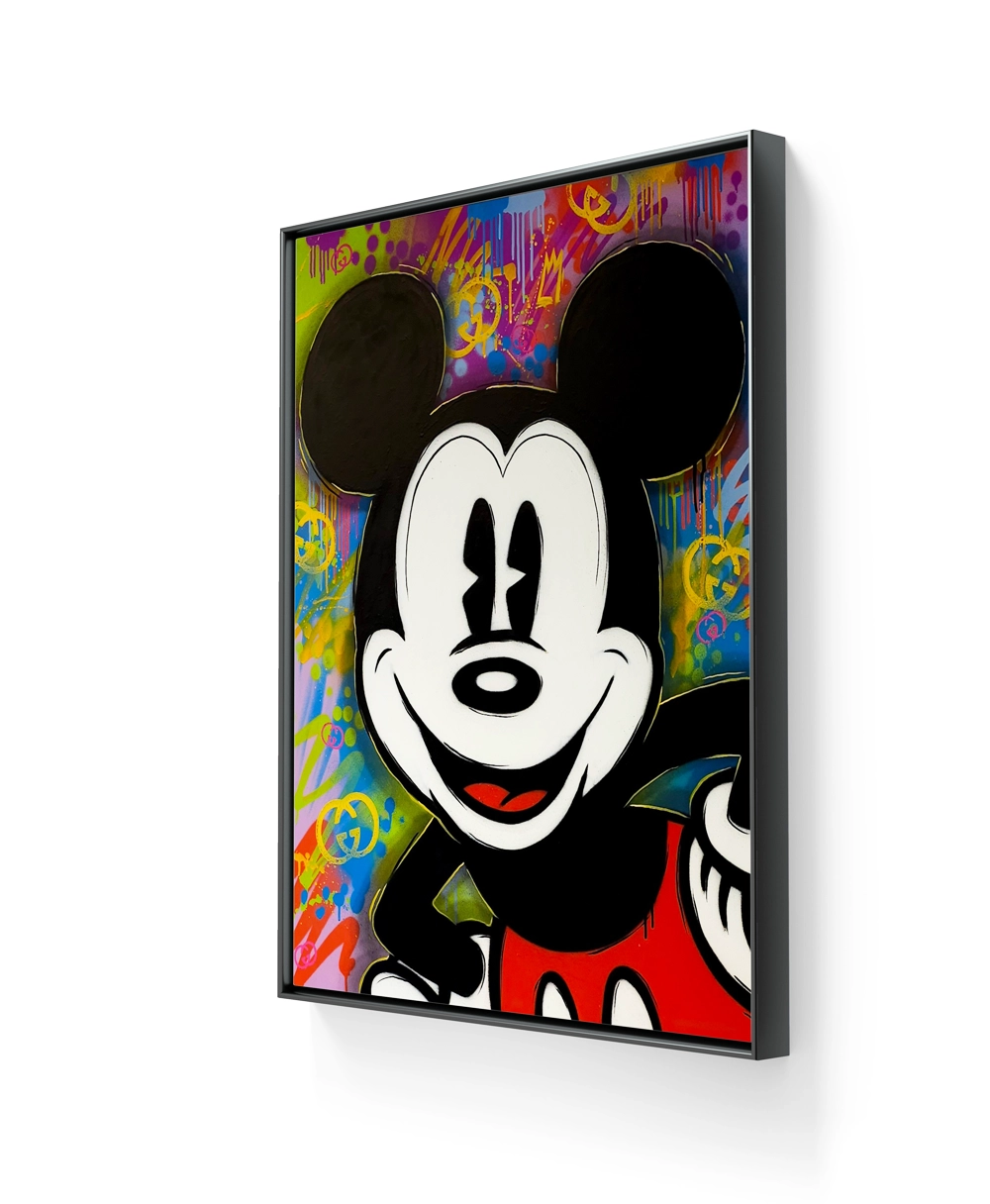 Kunstverket Micky er innrammet med sort sveverammet