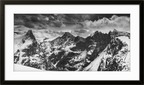 Fine art fotokunsttrykket "Timeline" levers ferdig innrammet.