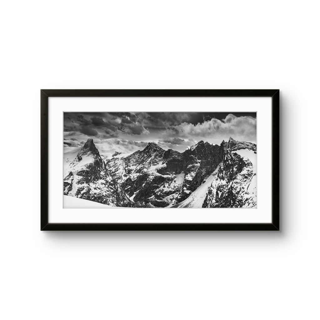 Fine art fotokunsttrykket "Timeline" av den norske fotografen og eventyreren Tormod Granheim, signert og nummerert i et begrenset opplag.