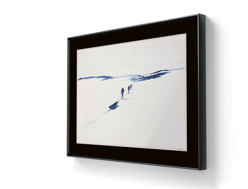 Kunstverket "Underveis 1" leveres ferdig innrammet. Innrammingen er flytende, og har en sort list, sort bakpapp og kunstglass.