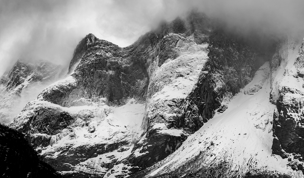 Fine art fotokunsttrykket "Windchill" kommer i to størrelse på kunstpapir. 